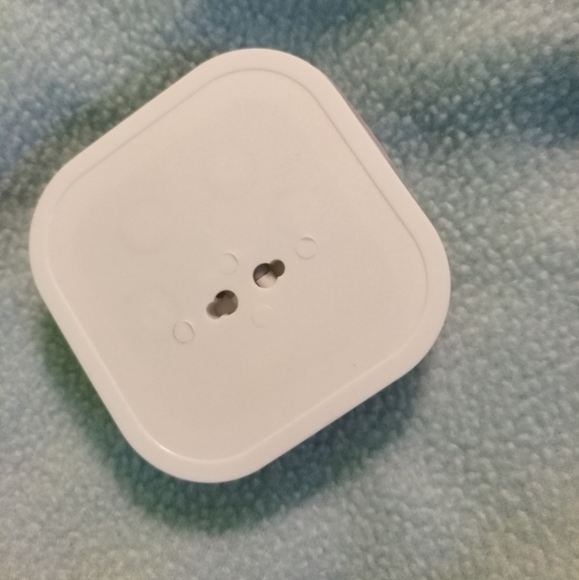 FREE NEW IN BOX Earbuds Blue White Pink - Picture 2 of 2